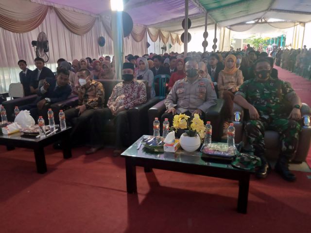 Kapten INF Sanusi hadiri Wisuda Siswa/Siswi SMP Negeri 2 Krian yang ke-40. Sabtu, 25/06/2022.