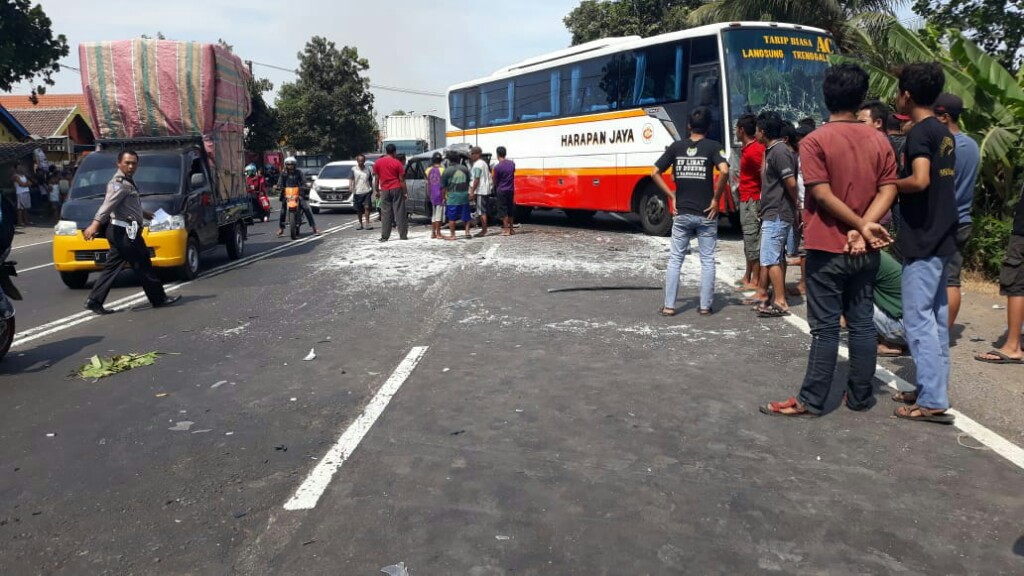 Kecelakaan Beruntun  Di Jalan Seduri Kecamatan Balongbendo Tak Bisa Di Hidarkan