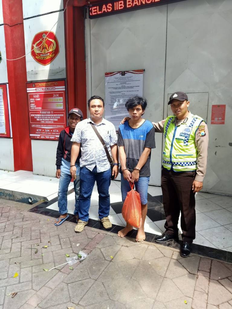 Anggota Reskrim Polsek Pasrepan Titipkan Tahanan  di Rutan Bangil