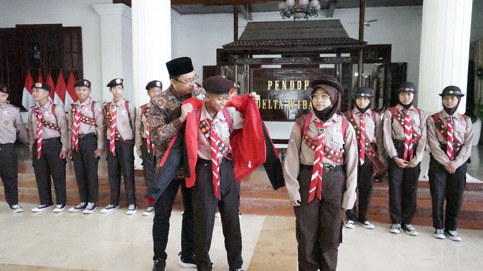 Bupati Sidoarjo Lepas 16 Penggalang Terpilih ke Jambore Nasional XI Cibubur Jakarta