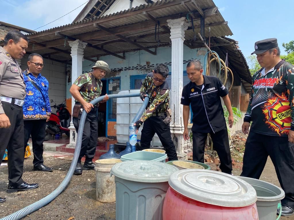 Polisi Sidoarjo Peduli Air Bersih Bagi Masyarakat